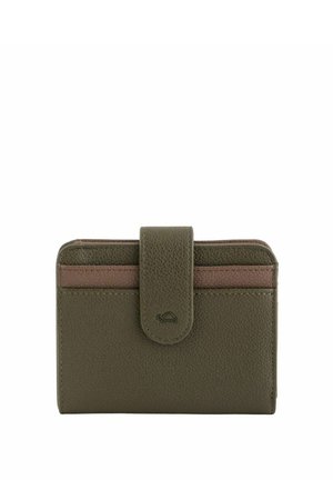 Portefeuille en cuir vert avec une finition texturée, une rayure rose contrastante en haut et une fermeture à pression ronde. Design rectangulaire compact.