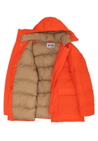 Oranger Daunenjacke mit Kapuze, ausgestattet mit einem sandfarbenen Innenfutter, Druckknopfverschlüssen und mehreren Außentaschen. Isoliertes Design für Wärme.