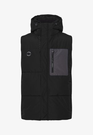 Černá péřová vesta s kapucí. Mezi její vlastnosti patří šedá zipová kapsa na hrudi, prošívané části a nastavitelné šňůrky. Hladký povrch.