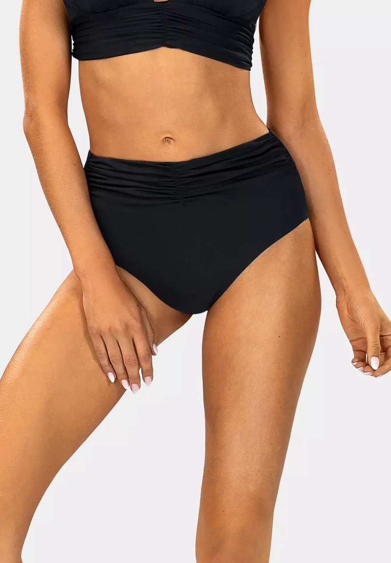 Czarny zestaw bikini z marszczonym wzorem na górze i majtkami o wysokim stanie. Gładka tkanina o matowym wykończeniu.