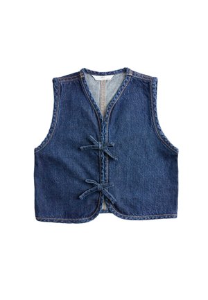 Denimvest med V-hals, to bindebånd foran og orange syninger på mørkeblå stof, ærmeløs med en lige kant.