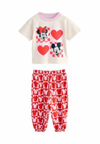 Pohodlná pyžamová souprava s Mickey a Minnie Mouse, která obsahuje krémové tričko s barevnými grafickými srdci, doplněné červenými kalhotami s bílými siluetami myšek.