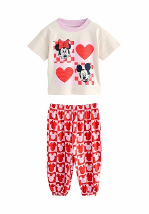 Mickey og Minnie Mouse pyjamassæt bestående af en cremefarvet T-shirt med farverige grafiske hjerter, der er parret med røde pyjamabukser med hvide mus-silhuetter.