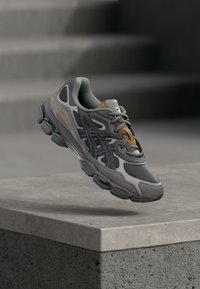 Niewybrane, obsidian grey