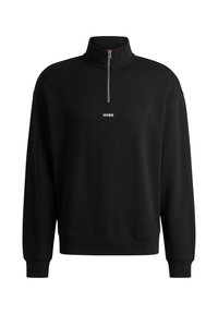 Felpa nera con collo alto e chiusura a mezza zip. Presenta polsini e orlo a coste, con un piccolo logo bianco "HUGO" sul petto.