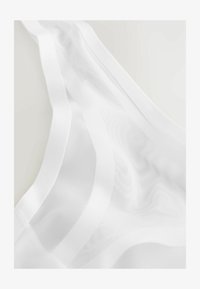 Non sélectionné, white