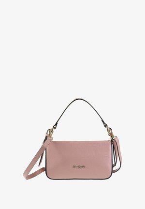 Roze leren schoudertas met een textuurafwerking, zwarte randen, gouden hardware en dubbele banden voor veelzijdige draagmogelijkheden.