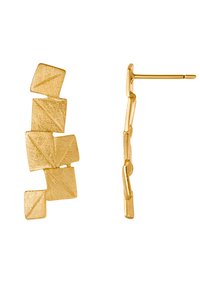 Gouden oorbellen met een geometrisch ontwerp. Bevatten ongelijke rechthoekige vormen met een gestructureerd oppervlak, bevestigd door een dunne pen.