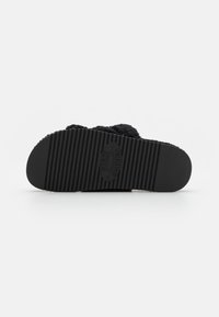 Steve Madden MISSILE-F - Pantofole - black