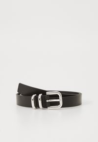 Centură din piele neagră, având o cataramă dublă din argint lustruit. Centura are o textură netedă și un design simplu, elegant.