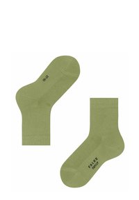 Due calze verdi esposte, una con risvolto e una senza, con il nome del marchio "FALKE" e la taglia "22-30" stampati su di esse.