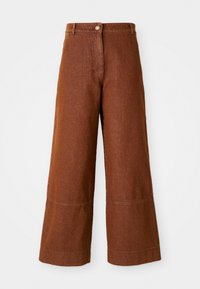 Pantalons en denim beige à jambes larges. Présente une fermeture à bouton à l'avant, des coutures décoratives et une texture lisse.