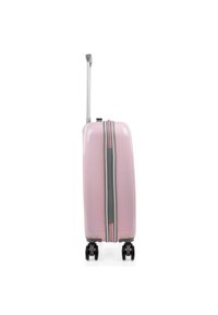 Maleta rígida de color rosa pastel con superficie lisa, cremallera gris en contraste y cuatro ruedas negras para una fácil movilidad. Tiene un mango telescópico adjunto.