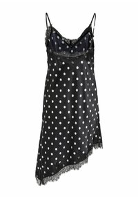 Robe nuisette en satin noir à pois blancs, bordée de dentelle, avec bretelles spaghetti réglables et ourlet asymétrique.