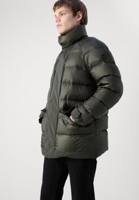 Colmar Originals MAN - Dūnu mētelis - forest/forest