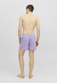 Jack & Jones JPSTFIJI JJSWIM SOLID  - Shorts da mare - purple rose