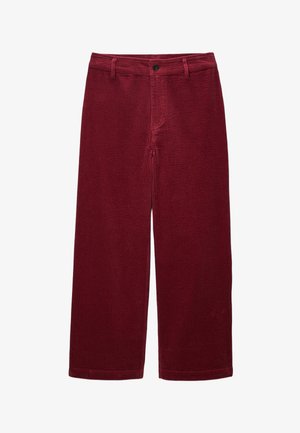 Pantalons larges en velours côtelé bordeaux avec une surface texturée, dotés d'une fermeture à bouton devant et de passants de ceinture.