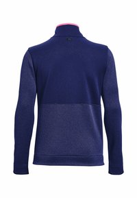 Námořnická modrá mikina se zipem s vysokým límcem, texturovaná tkanina a růžový akcent na límci, s blokovým vzorem na zadní straně.