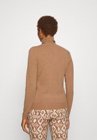 Repeat Sweter
