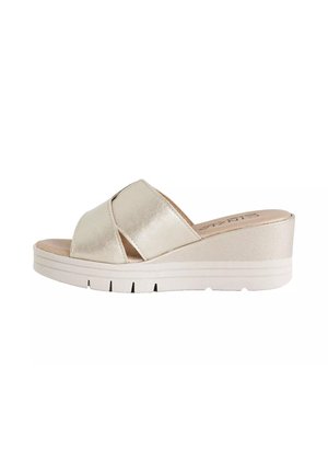 Sandalo beige con zeppa aperta sulla punta, con ampi cinturini incrociati e suola platform testurizzata.