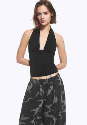 Weekday, ALINE DEEP HALTER - Haut - black