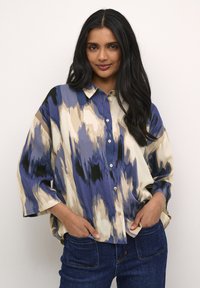 Kaffe BEATHE - Hemdbluse - blue abstract print