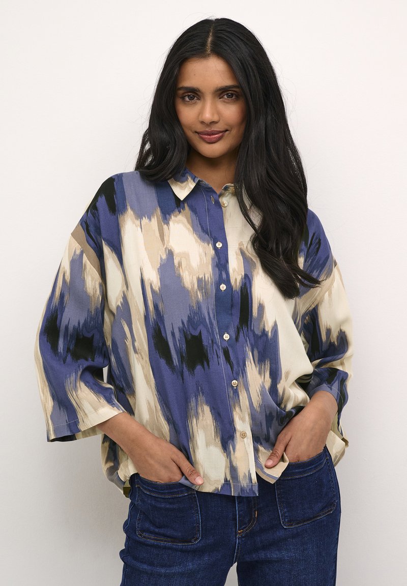 Kaffe BEATHE - Hemdbluse - blue abstract print