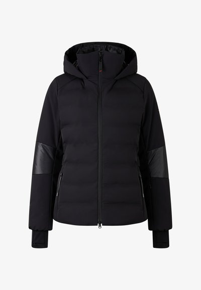 Zwarte gewatteerde jas met een capuchon, voorzien van glanzende zwarte schouderaccenten, ritszakken en een nauwsluitend ontwerp. Inclusief verstelbare manchetten.