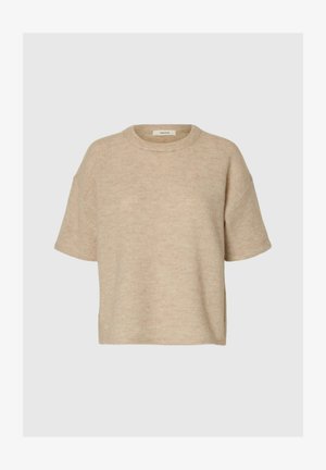 Beige kudumütsi särk lühikeste varrukatega, ümmarguse kaelusega, lahtise lõike ja pehme tekstuuriga. Ei ole nähtavaid mustreid ega aktsente.