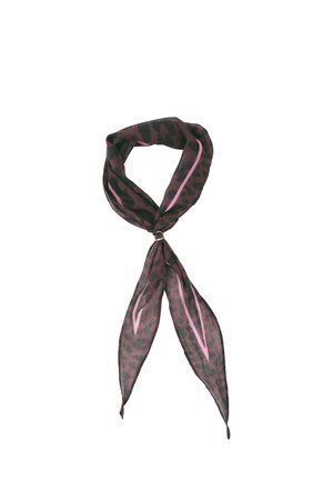 Sciarpa con stampa leopardata viola scuro e nero con sottili strisce rosa, annodata a cappio con due estremità pendenti su sfondo bianco.