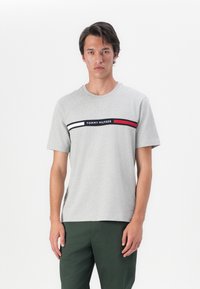 Tommy Hilfiger - T-shirt z nadrukiem