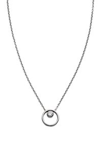 Collier en argent avec une chaîne fine, orné d'un pendentif circulaire et d'une petite pierre précieuse claire sertie dans la partie supérieure du cercle.