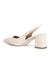 Tacco slingback beige in suede con punta affilata, parte superiore texturizzata e tacco grosso per stabilità. Cinghia regolabile sul retro.