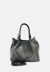 Zwarte gevlochten leren handtas met dubbele handvaten, een verstelbare schouderriem en een accentlabel met de Italiaanse vlag.