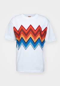 SHORT SLEEVE  - T-shirts med print - white/orange