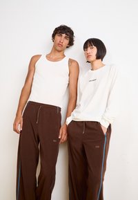 Rains ADDIS PANTS WIDE UNISEX - Tepláky - frame