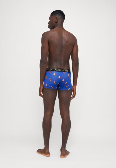 Plave bokserice s uzorkom malih figura, elastična traka s natpisom "POLO RALPH LAUREN" u zlatnim slovima, pamučna tkanina.