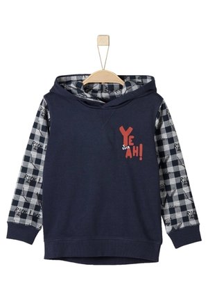 Felpa con cappuccio blu navy con maniche a quadri bianco e nero e fodera del cappuccio, con scritta rossa "YEAH!" sul lato sinistro del petto.