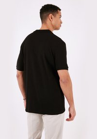 Buratti REGULAR FIT - Polotričko - black