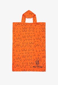 Wybrany, jugs orange