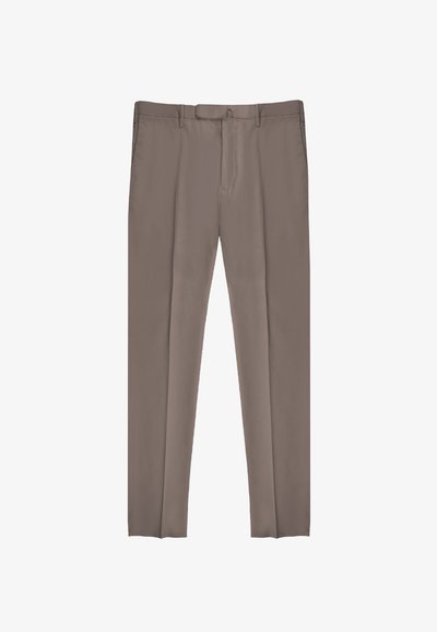 Beżowe spodnie o dopasowanym kroju, o gładkiej fakturze, proste nogawki i dyskretna przednia kieszeń. Posiadają szlufki na pasek i zamek błyskawiczny.