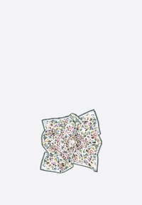 Bufanda con estampado floral que presenta una mezcla de colores sobre un fondo blanco, con un borde gris. Tejido ligero, de forma cuadrada y con un diseño intrincado.