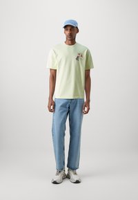 Samsøe Samsøe SAGIOTTO UNISEX - T-shirt con stampa - yellow estate