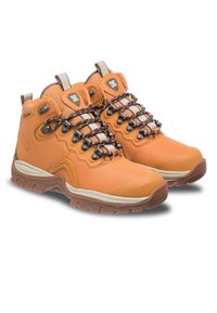 Orangene Wanderschuhe mit einem strukturierten Leder-Obermaterial, verstärkten Ösen, braunen Schnürsenkeln und einer dicken Gummisohle für Traktion und Unterstützung.