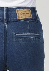 Koroshi Trapezaste traperice - azul osc   dark blue