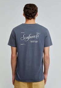 Scalpers HOTEL  - Triko s potiskem - dark blue