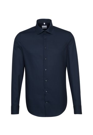 Marineblaues Langarmhemd mit Button-Down-Kragen, fester Textur, vorderen Knöpfen und taillierter Passform, das einen abgerundeten Saum für einen modernen Stil aufweist.