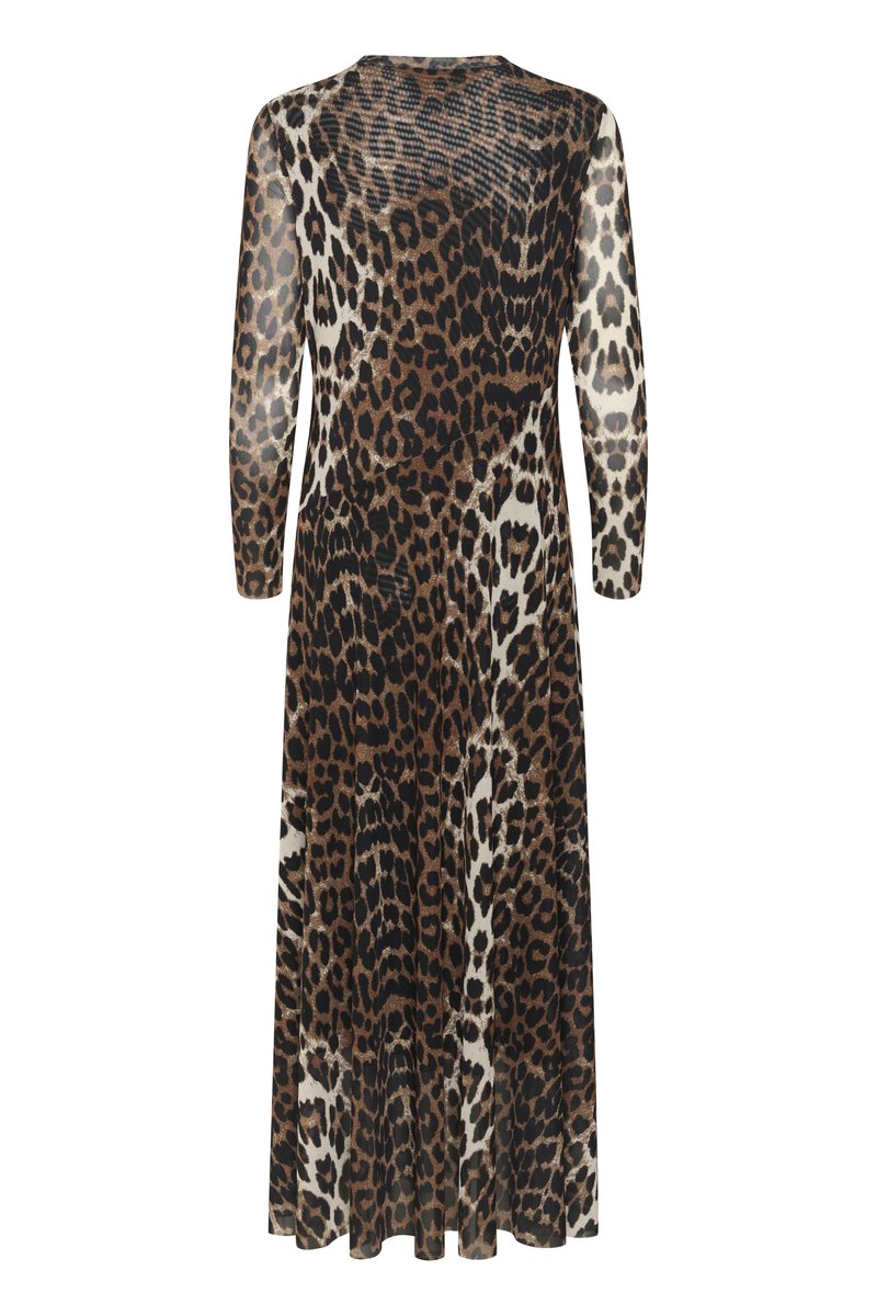 Robe en imprimé léopard à manches longues, fabriquée en tissu léger. Présente un col rond et une silhouette fluide, avec des motifs variés de brun et de noir.