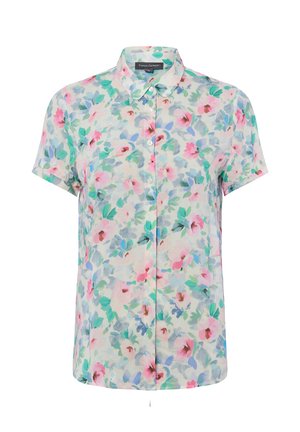 Korte mouwen blouse met pastel bloemenpatroon in roze, groen en blauw, met kraag en knopen aan de voorkant.