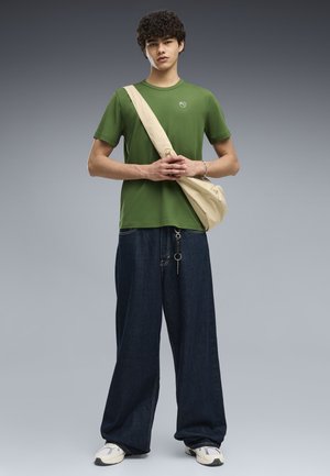 Puma, ESS ELEVATED - T-shirt basic - earthy green